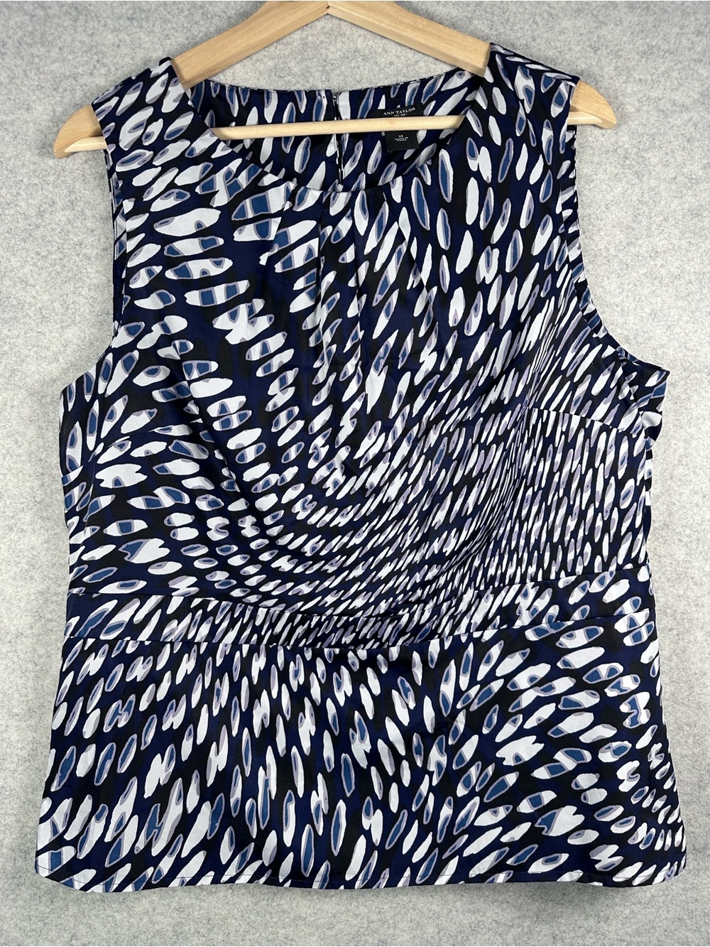 Ann Taylor Navy White Lavender Abstract Printed Sleeveless Shell Dressy Top 14
